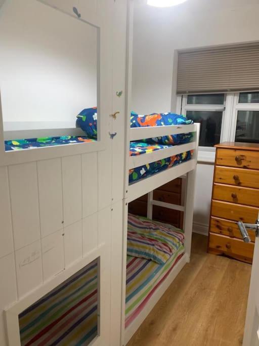 3 Bedroom Home Near Windsor Castle, Legoland, & Heathrow Slough Buitenkant foto