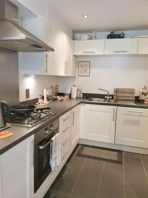 3 Bedroom Home Near Windsor Castle, Legoland, & Heathrow Slough Buitenkant foto