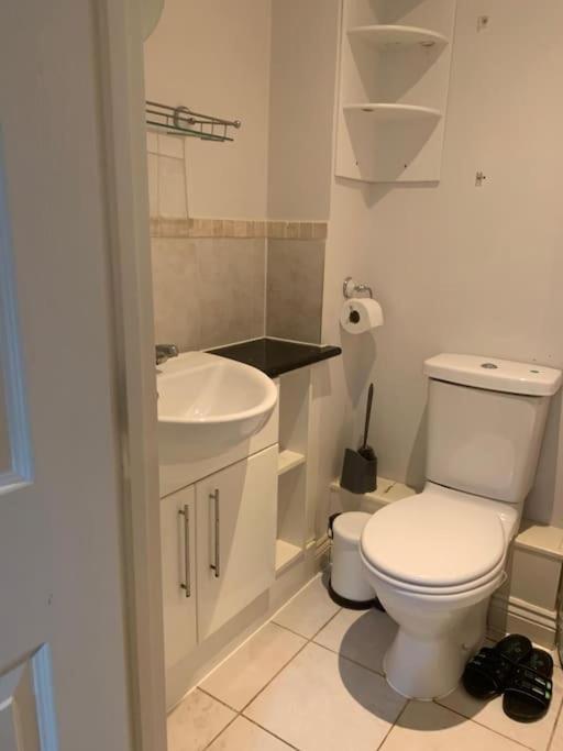 3 Bedroom Home Near Windsor Castle, Legoland, & Heathrow Slough Buitenkant foto