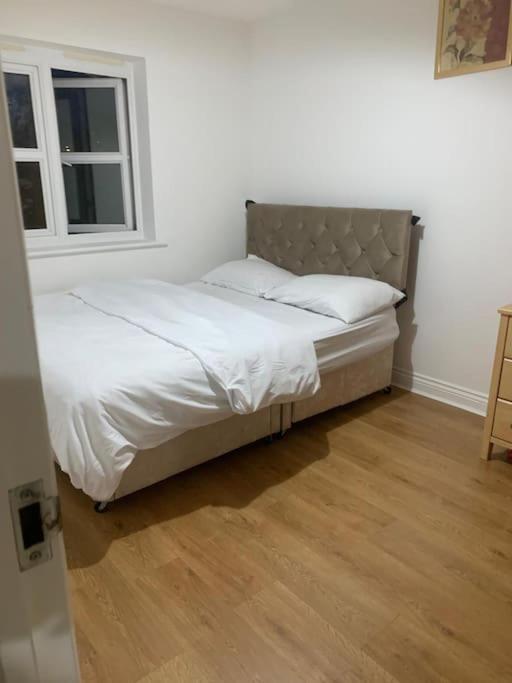 3 Bedroom Home Near Windsor Castle, Legoland, & Heathrow Slough Buitenkant foto