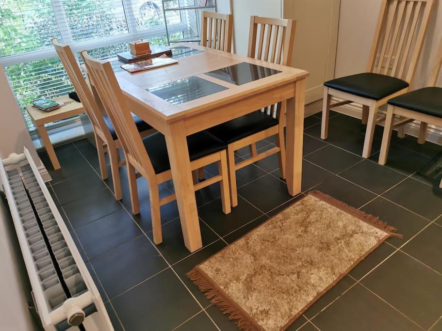 3 Bedroom Home Near Windsor Castle, Legoland, & Heathrow Slough Buitenkant foto